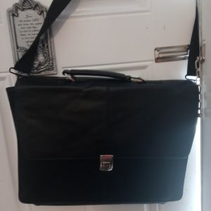 Kenneth Cole Reaction Leather Briefcase Like New!,A Wonderful Gifting Item.💼🛍